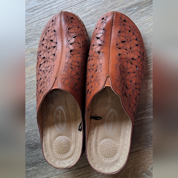 Atalina Brown Floral Laser Cut Mules Slip On shoes size 11W - Picture 1 of 8